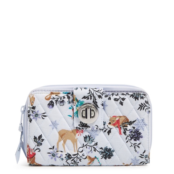 Vera Bradley RFID Turnlock Wallet Merry Mischief Snow Day NEW - Picture 1 of 2